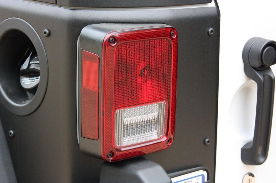  Jeep Wrangler Hemi AEV 2011 года  (фото 21 из 58)